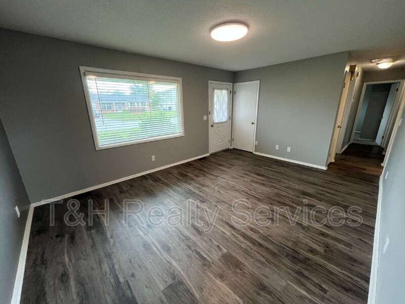 2101 Mohr Dr - Photo 3 of 24