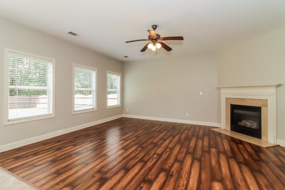 231 Parkmont Way - Photo 4 of 17