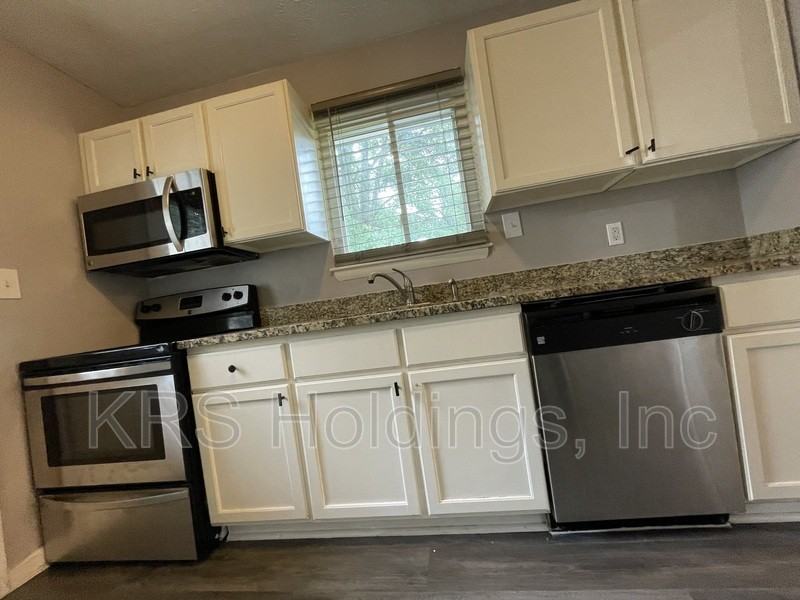 9 Kingslee Ln - Photo 5 of 21