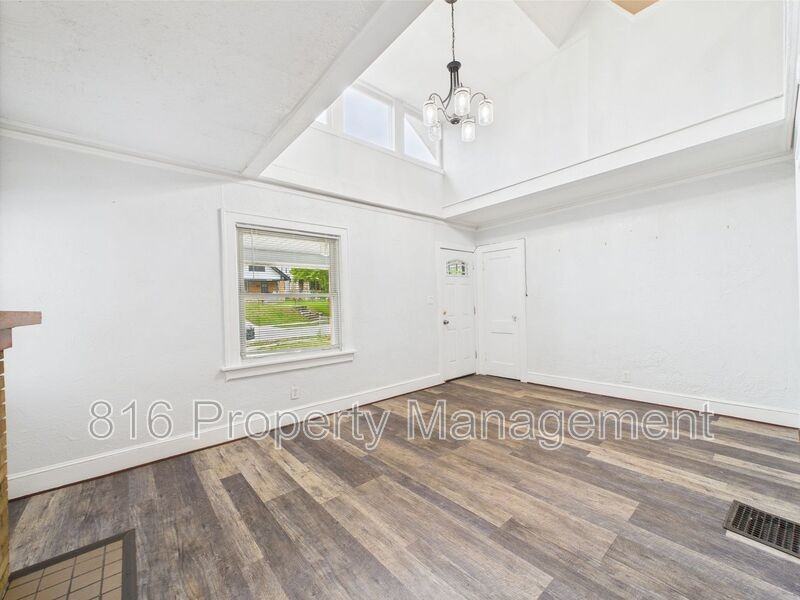 5611 Olive St - Photo 4 of 24