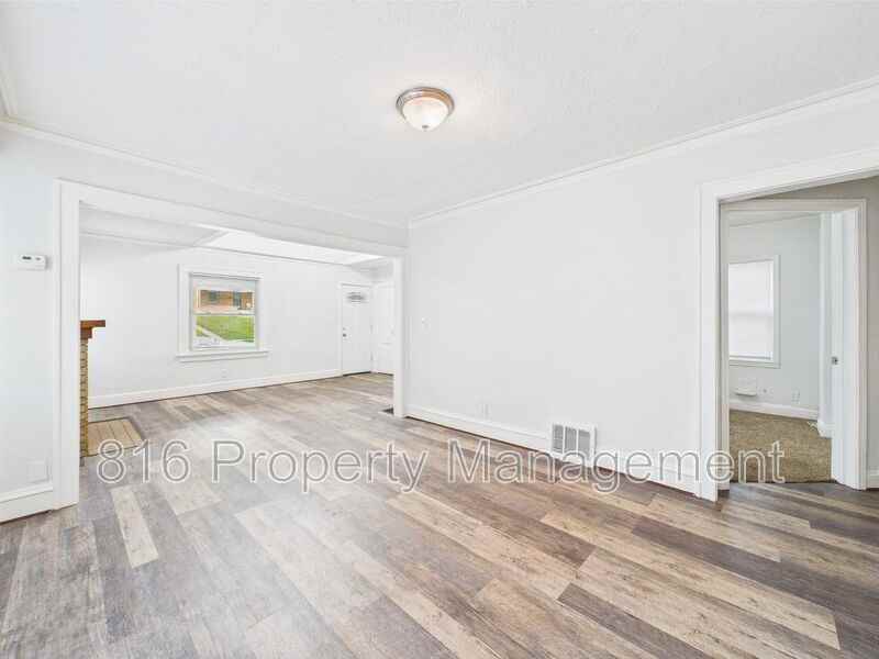 5611 Olive St - Photo 6 of 24