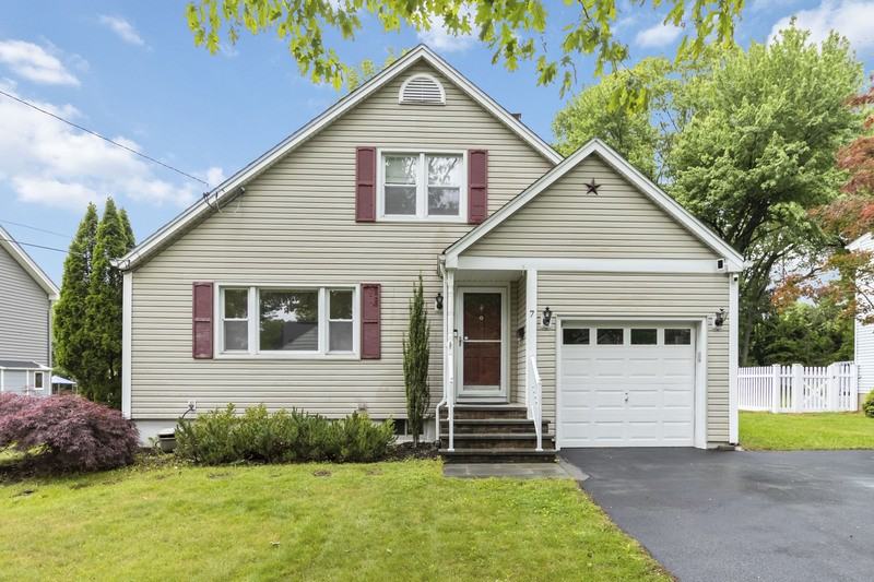 7 Evelyn Rd - Photo 2 of 28