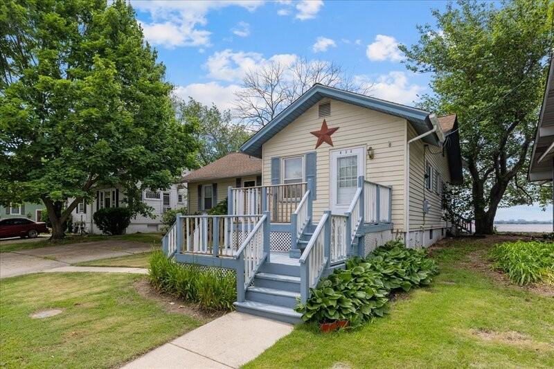 309 S River Walk - Photo 2 of 33