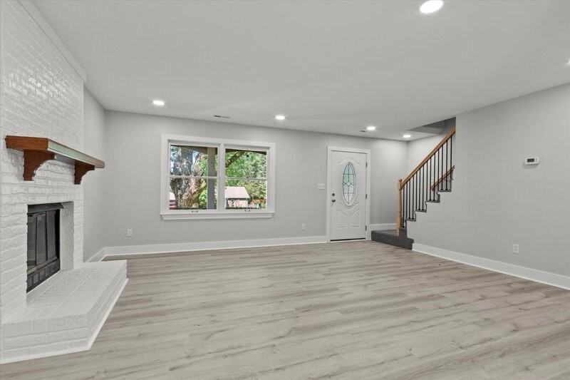 233 Pineridge Rd - Photo 4 of 34