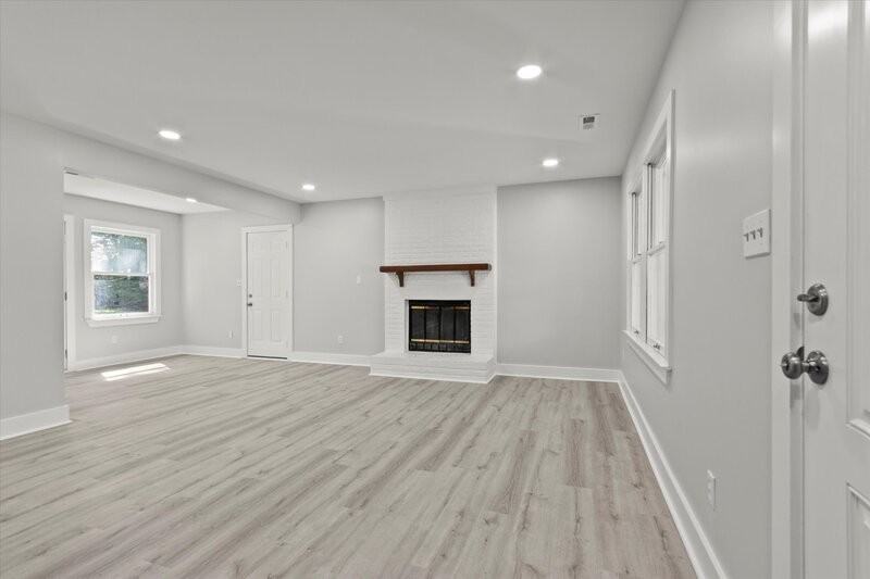 233 Pineridge Rd - Photo 5 of 34