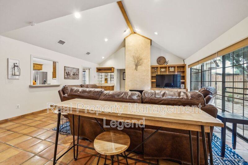 2739 Sedgeway Ln - Photo 4 of 30