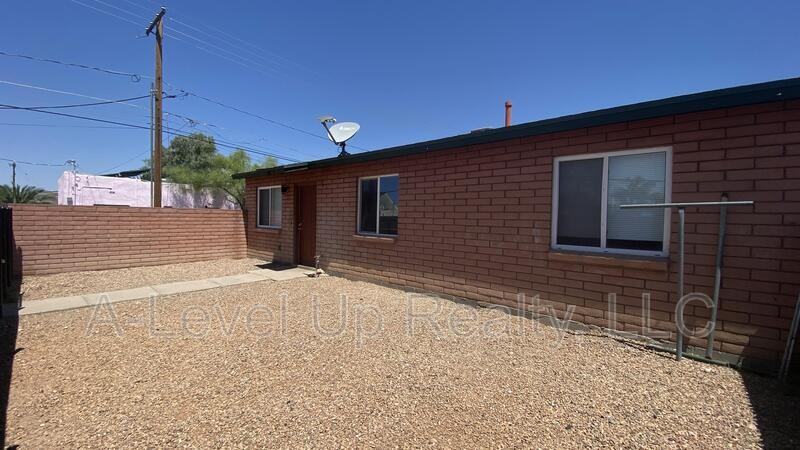 267 E 21st St - Photo 2 of 20