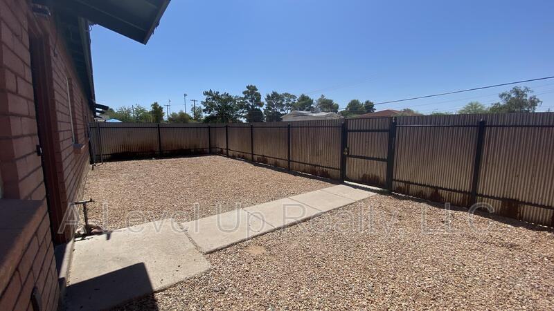 267 E 21st St - Photo 3 of 20