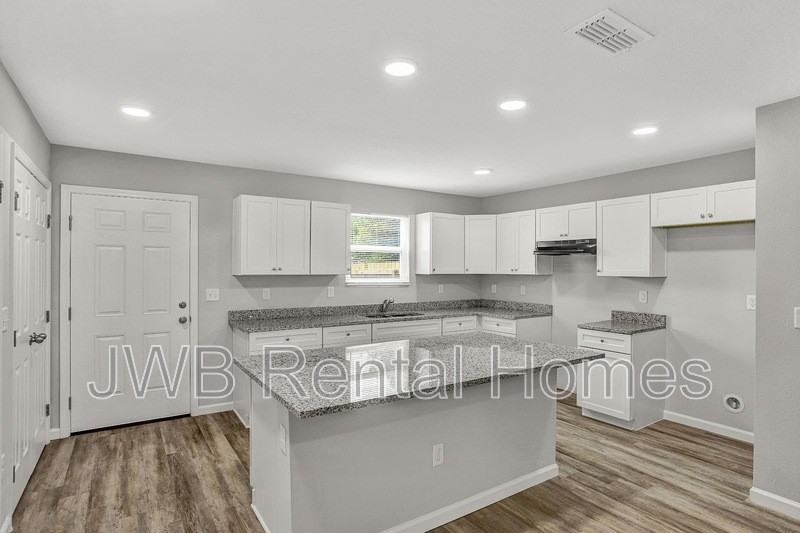 2132 Clemente Dr - Photo 2 of 16