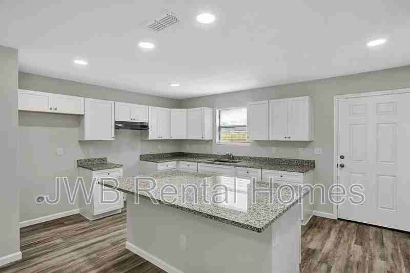 2134 Clemente Dr - Photo 2 of 16