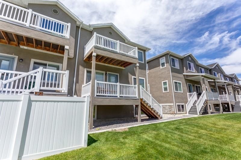 705 Sw - Photo 2 of 24