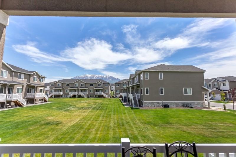 705 Sw - Photo 3 of 24