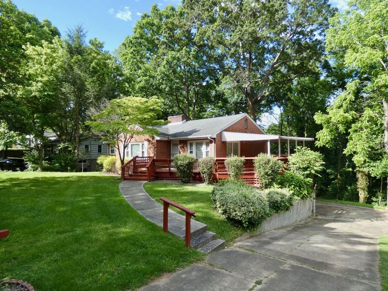 295 White Pine Dr - Photo 2 of 32