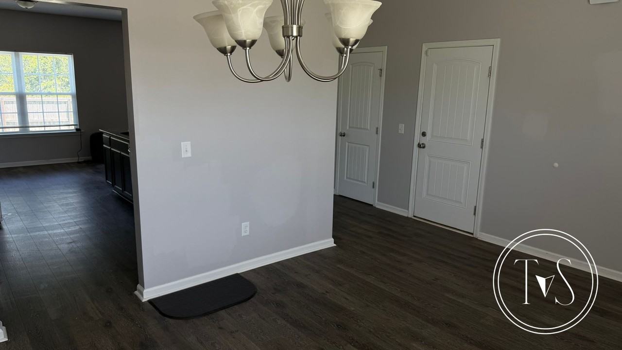 465 Huntington Dr Ne - Photo 6 of 30