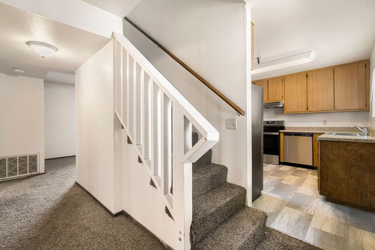 0664 - 707 W. 2nd Ave - Photo 3 of 29