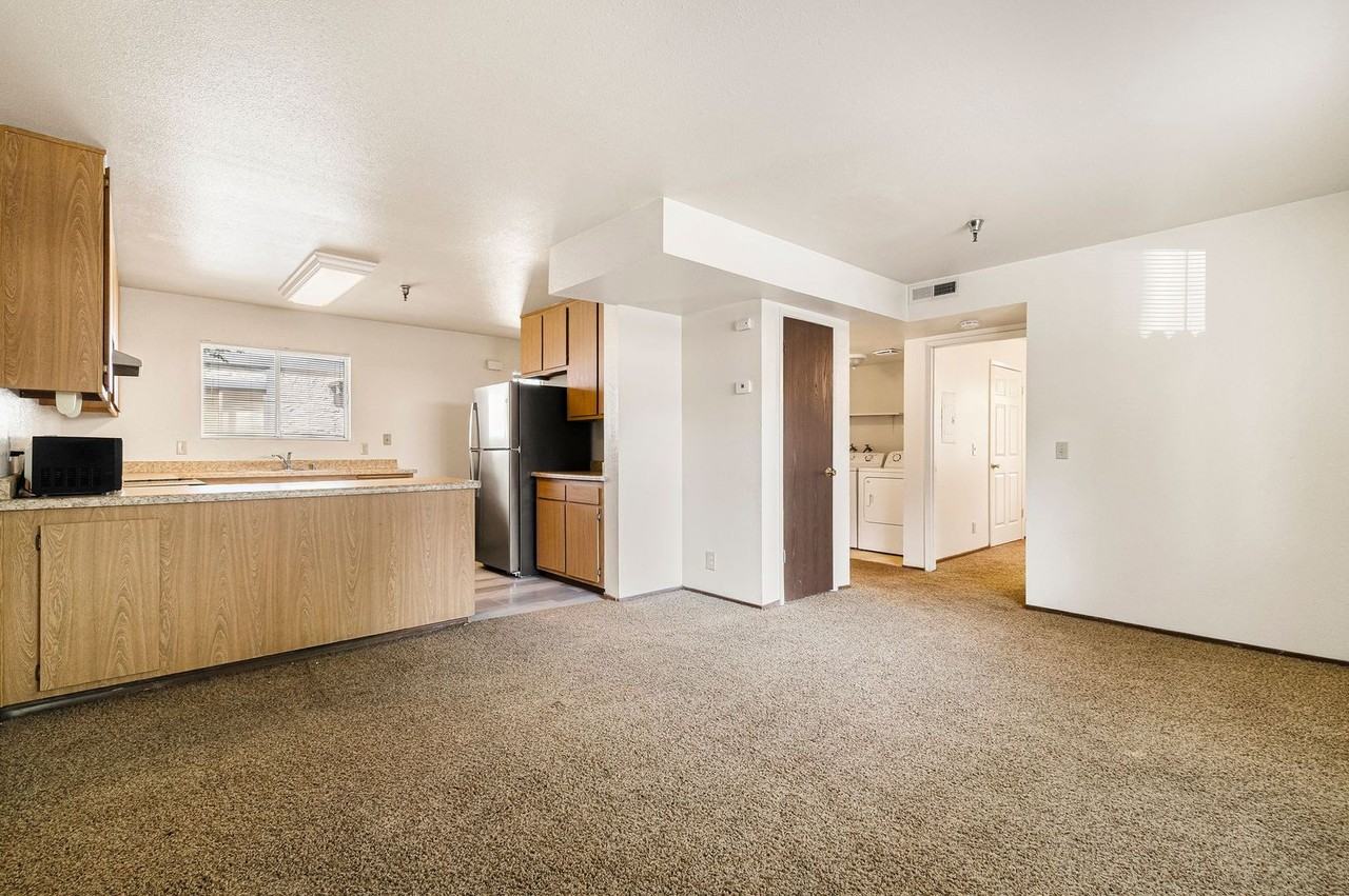 0664 - 707 W. 2nd Ave - Photo 4 of 29