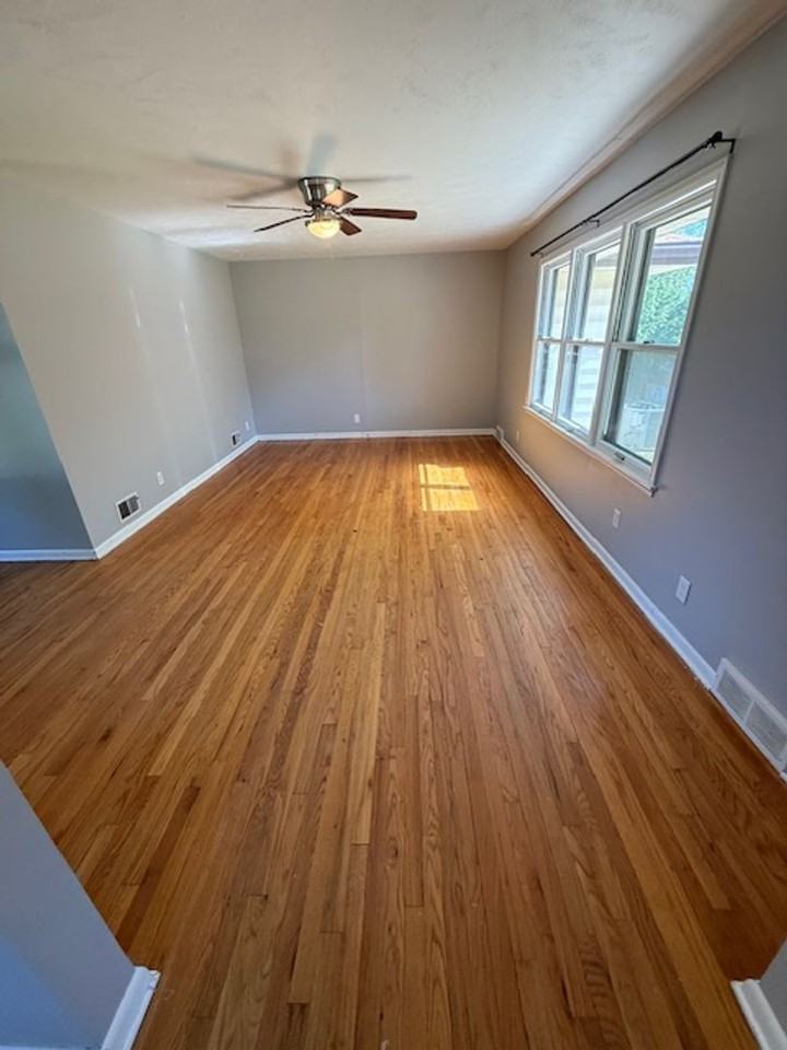 5009 N 58th St - Photo 3 of 18