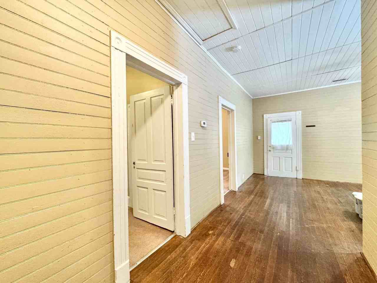 225 Edgar St - Photo 3 of 18
