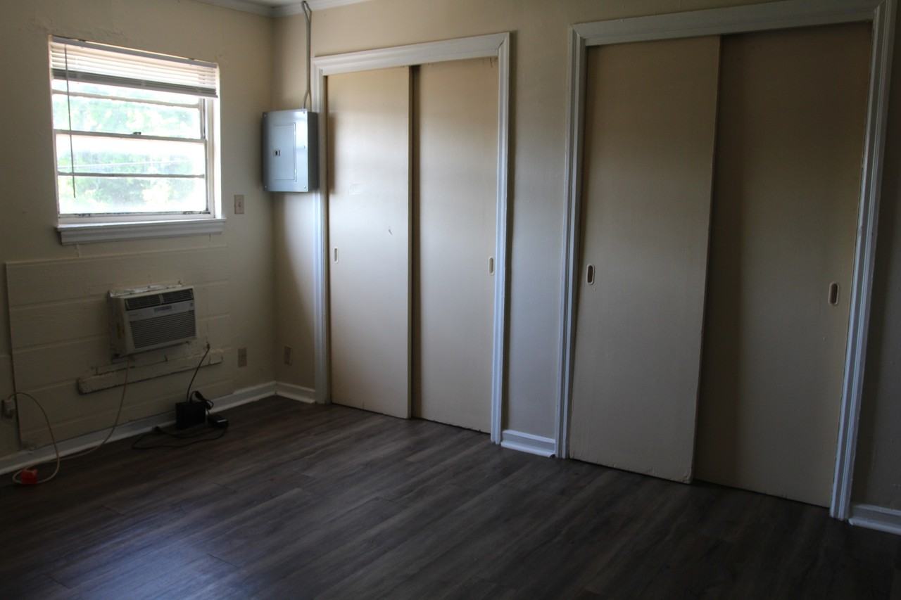 Pine Avenue 520 - Photo 3 of 5
