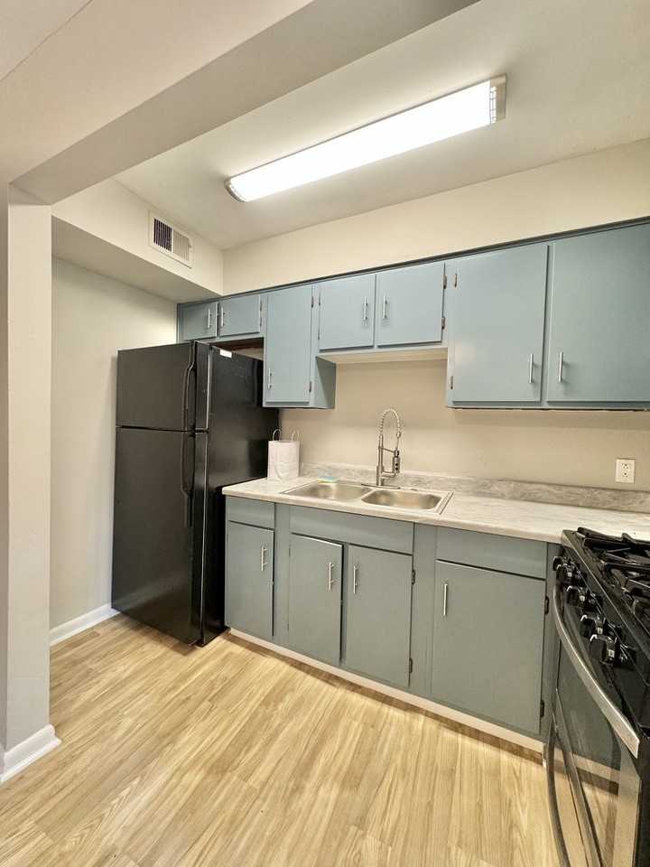 510 Holladay Drive - Photo 4 of 22