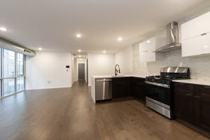 featured image of 1233 N Franklin St