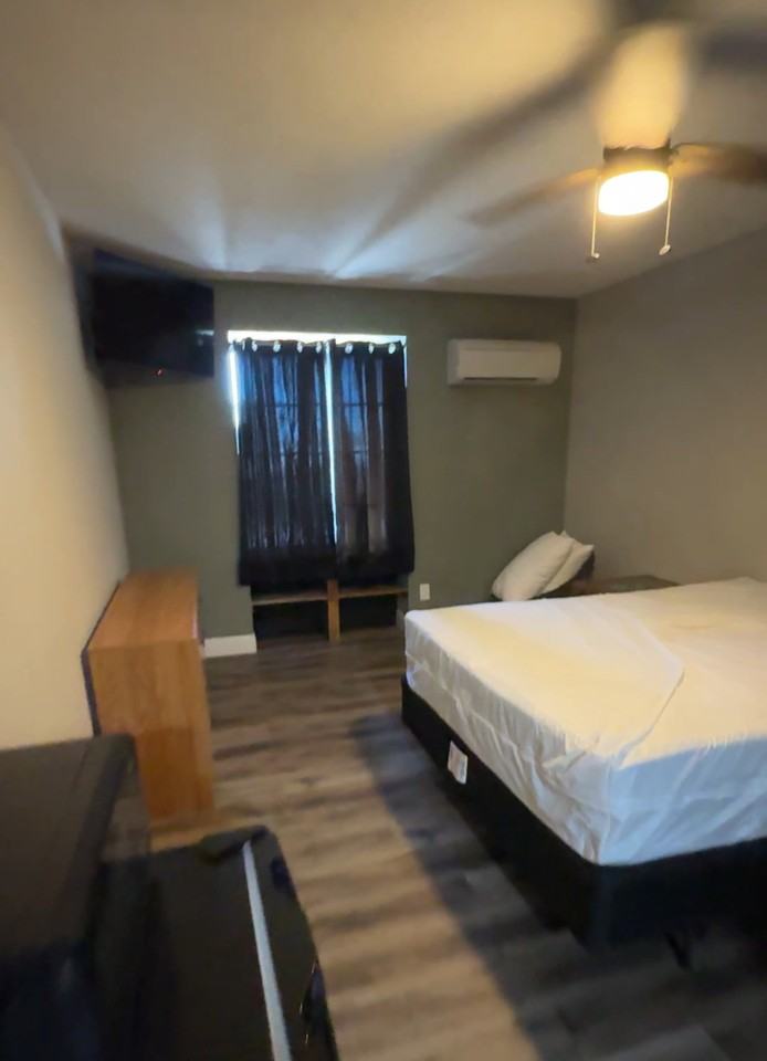 301 W Adams Street - Photo 3 of 10