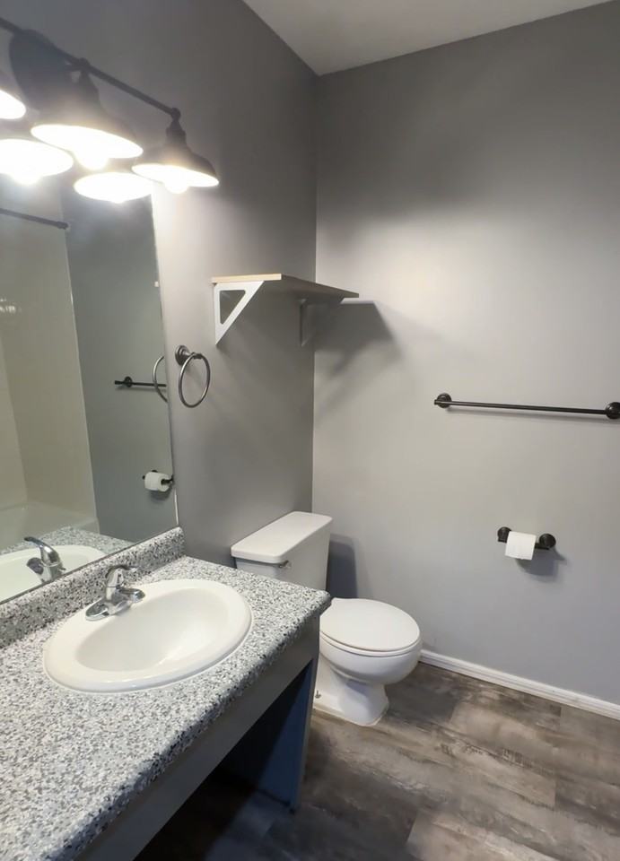 301 W Adams Street - Photo 4 of 10