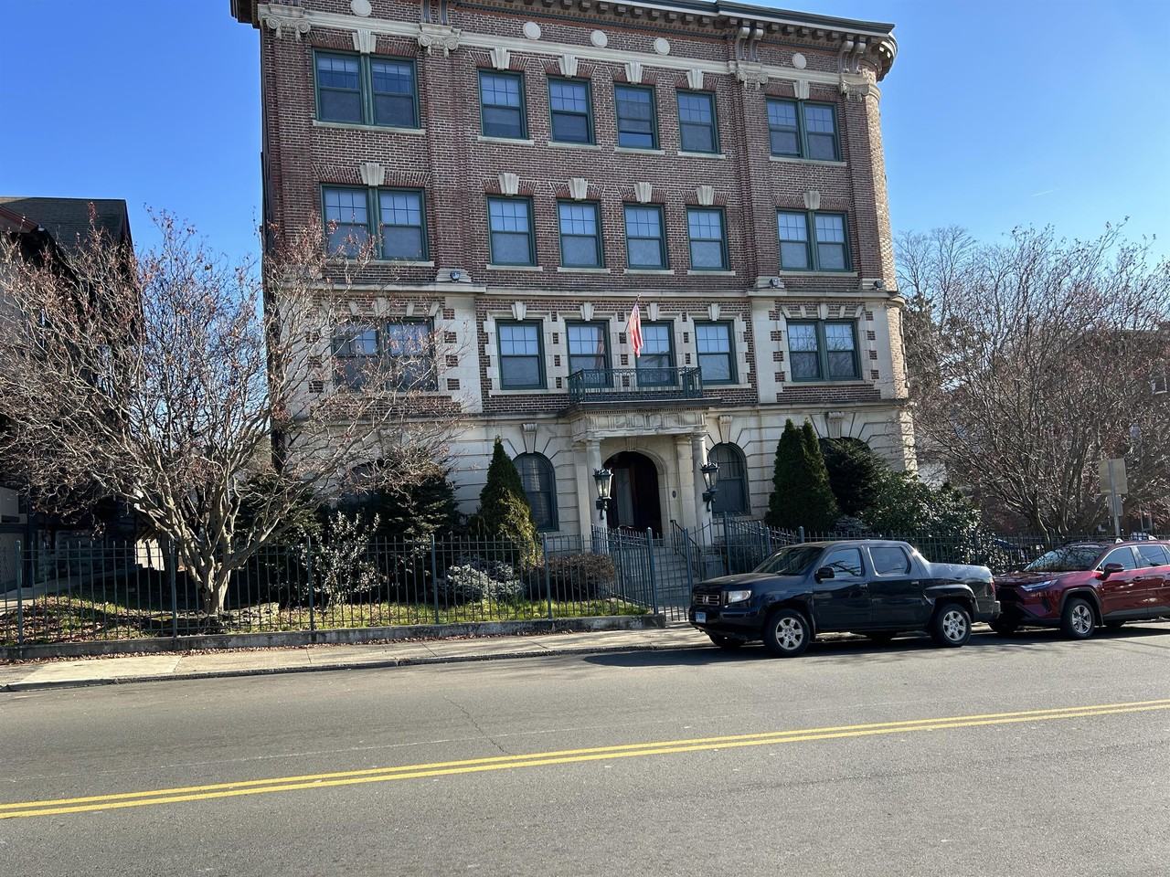 80 Willow St - Photo 5 of 10