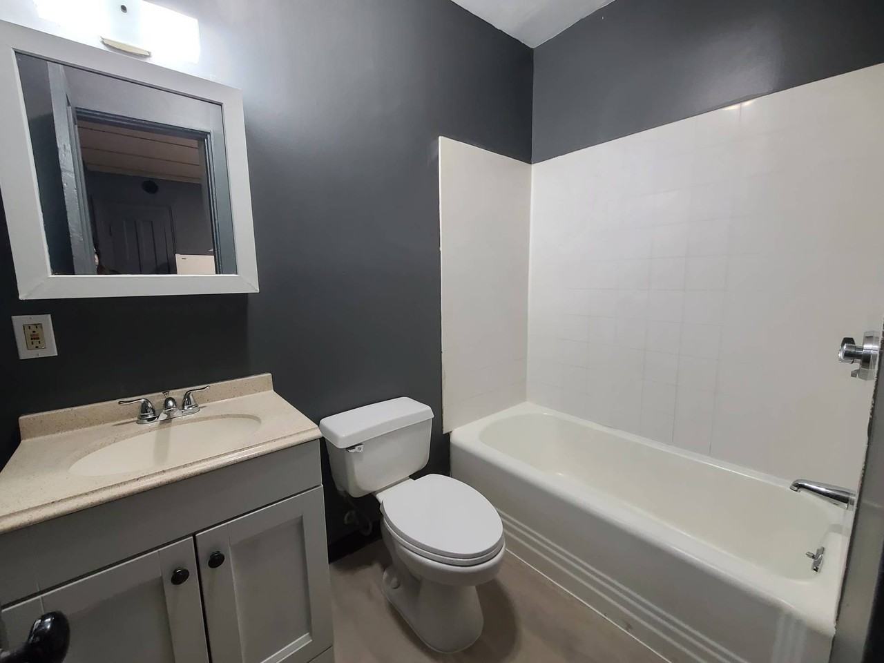 472-474 South Main Street - Photo 4 of 10