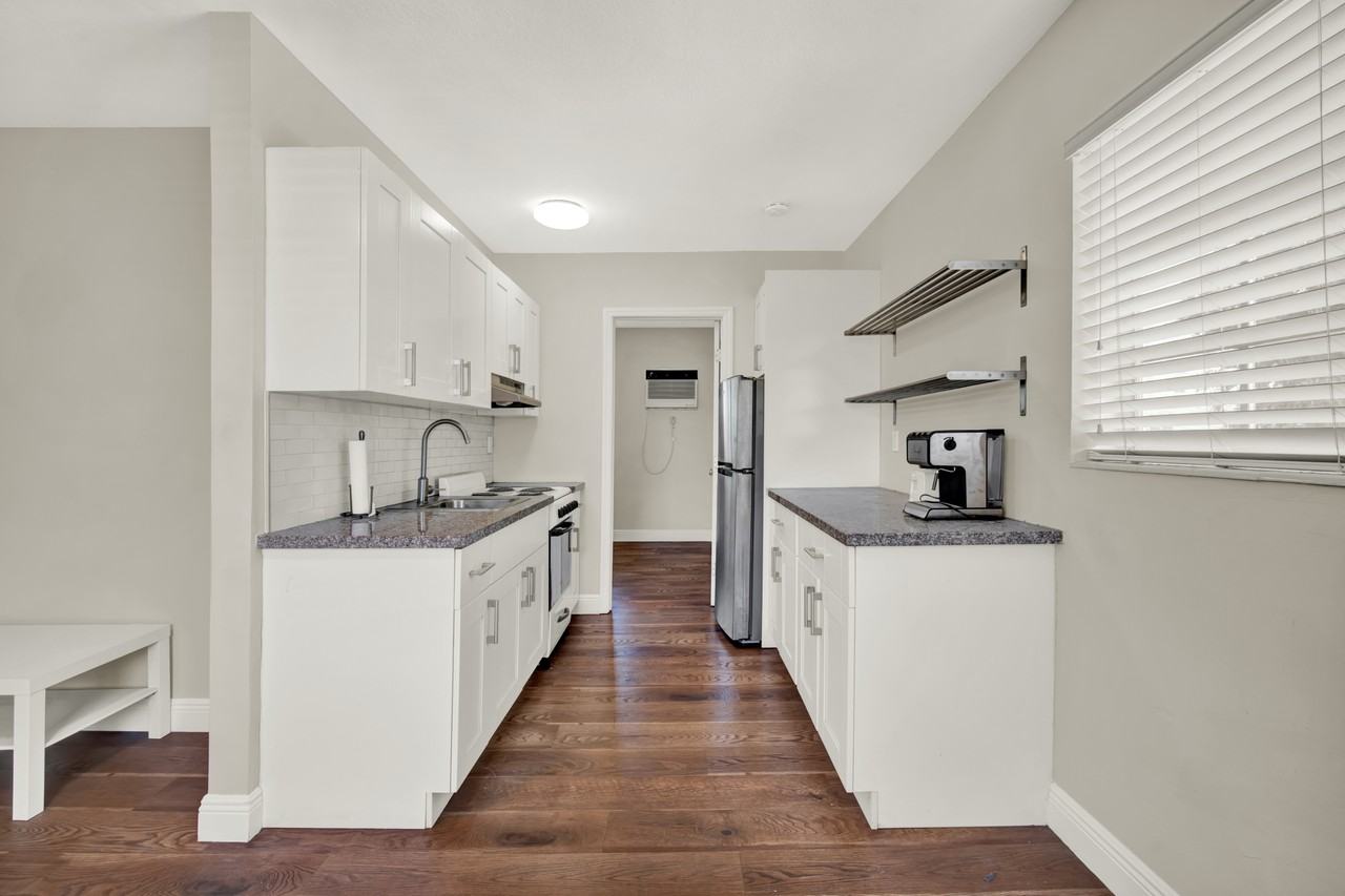 4 Sidonia Ave. - Photo 3 of 13