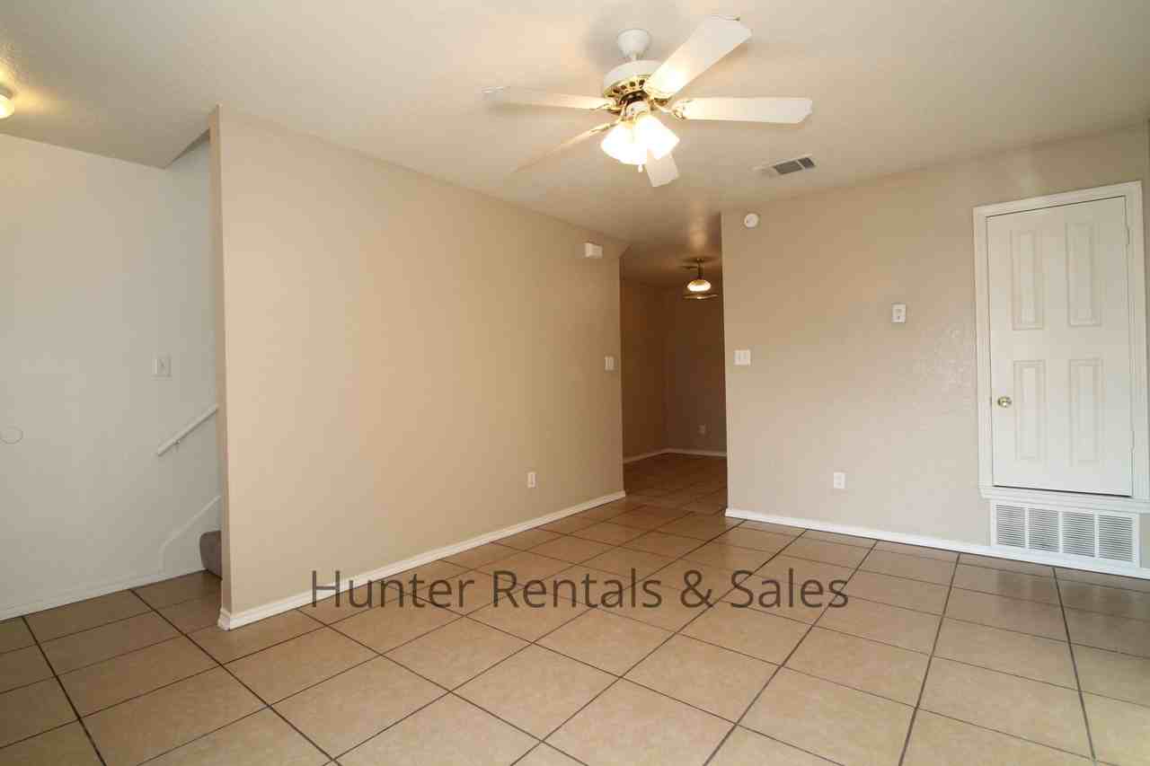 2809 Leroy Cir Apt D - Photo 4 of 20