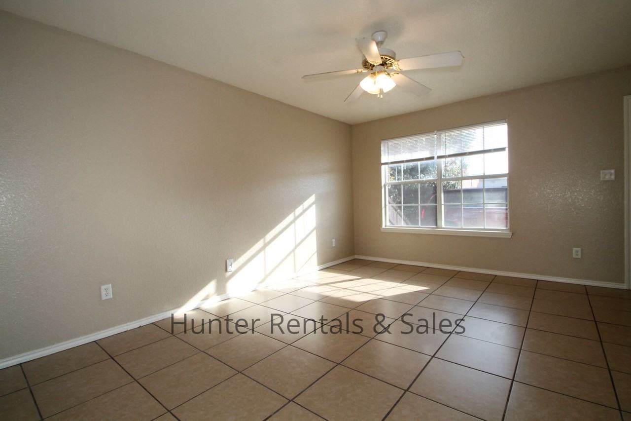2809 Leroy Cir Apt D - Photo 5 of 20