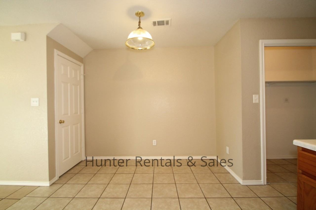 2809 Leroy Cir Apt D - Photo 6 of 20