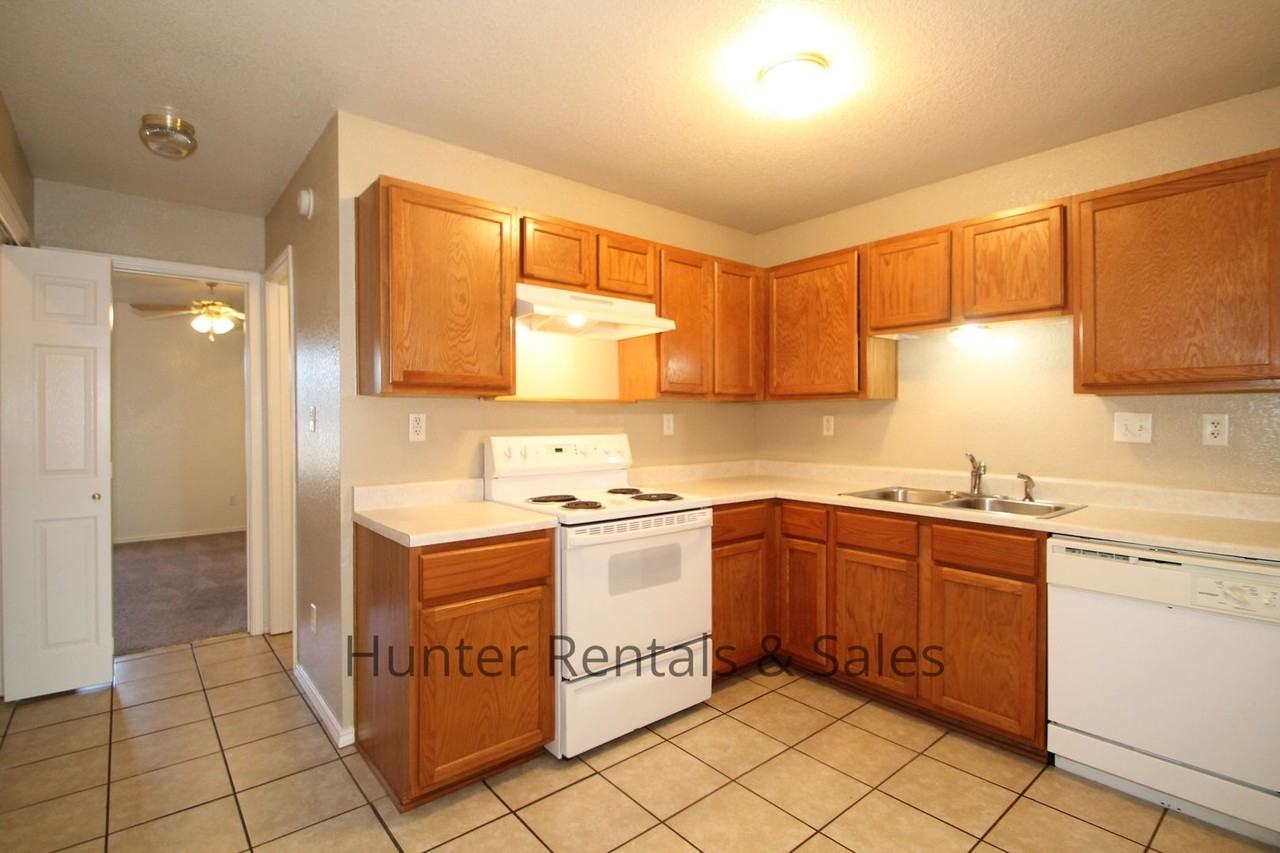 2809 Leroy Cir Apt D - Photo 7 of 20