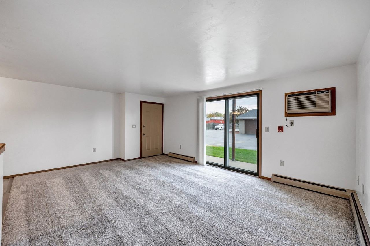 730 Abrams St - Photo 5 of 16