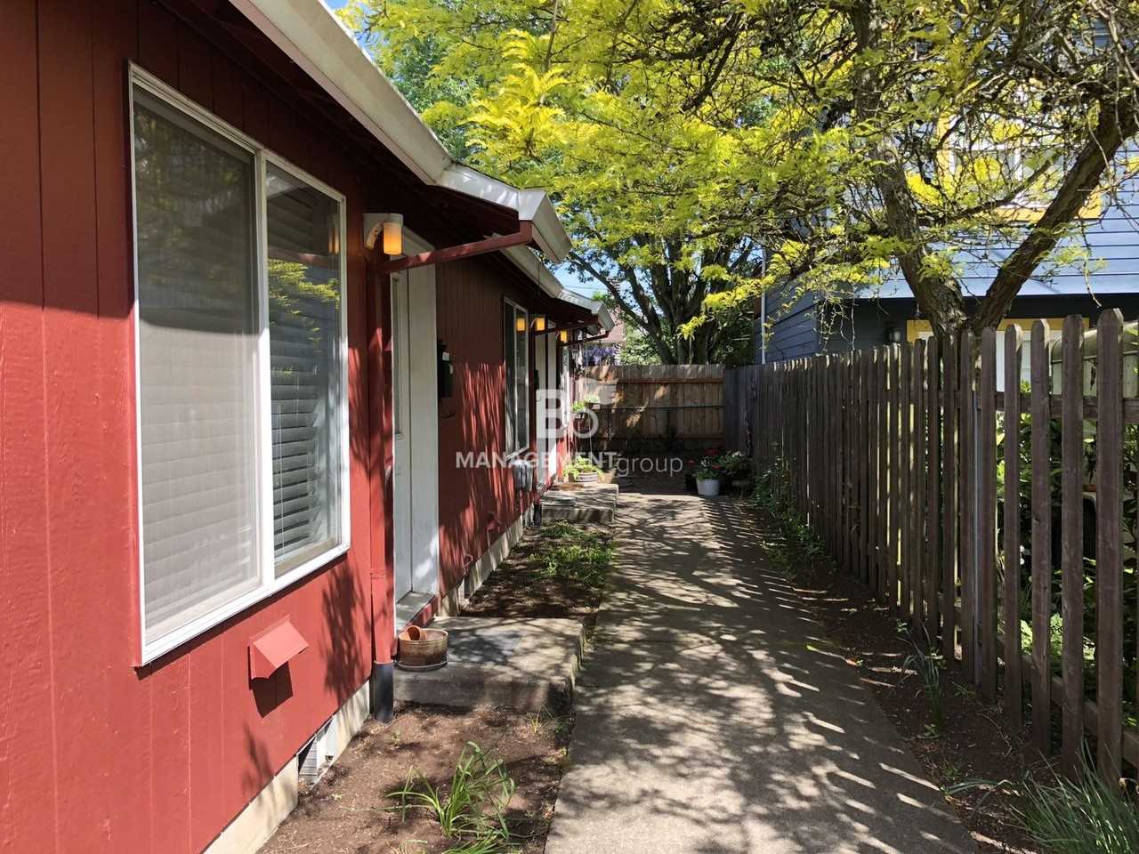 1537 North Killingsworth Street - Photo 2 of 17