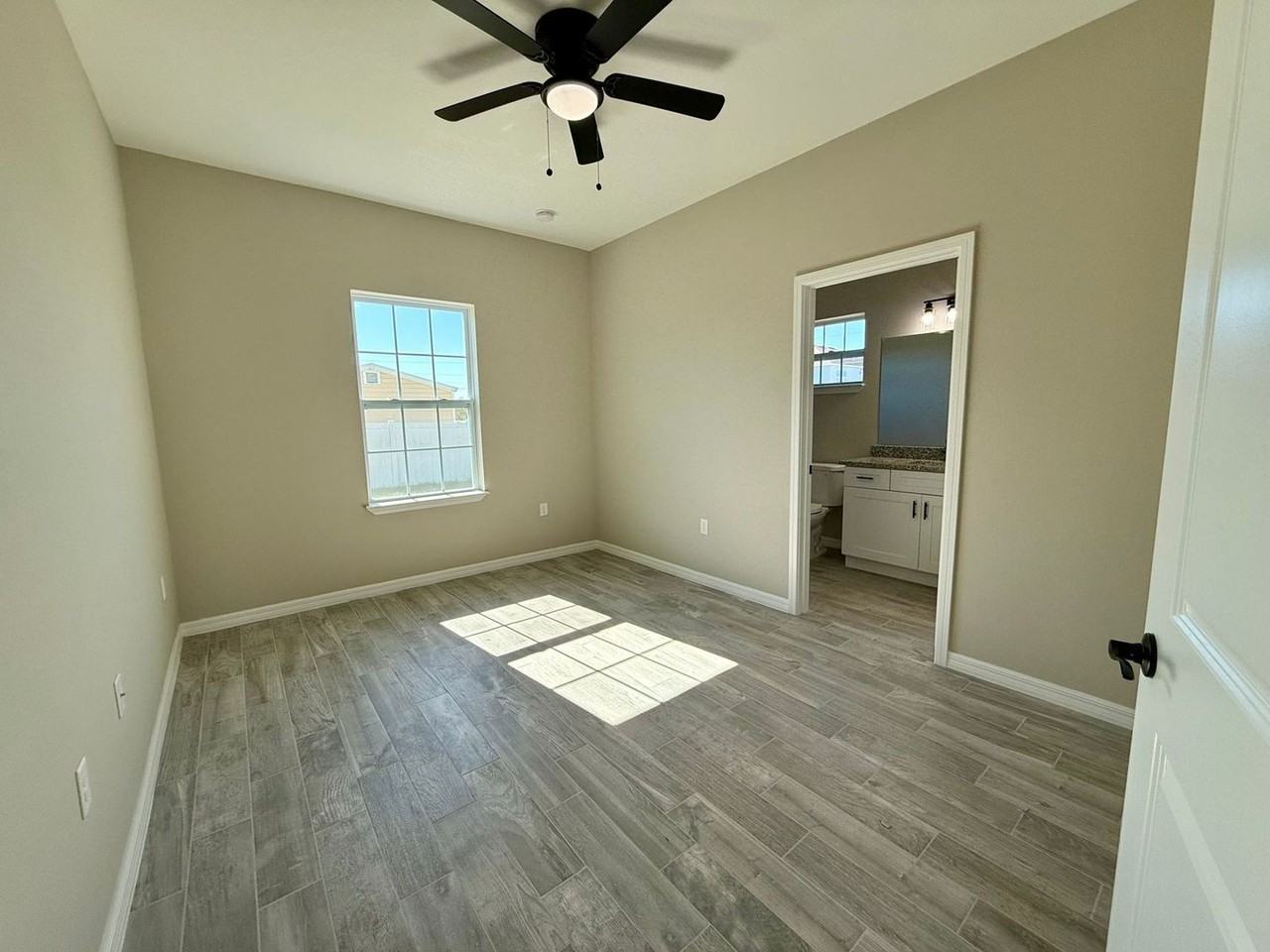 703 Camel Ct - Photo 6 of 16