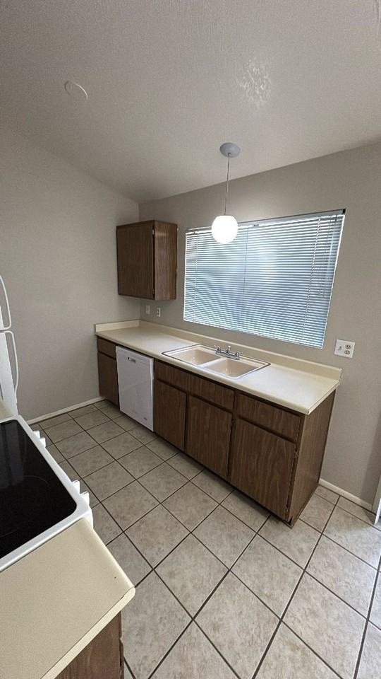 1664 S Robin Ln - Photo 5 of 9