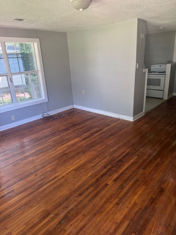 618 N Bayou Ave - Photo 3 of 4