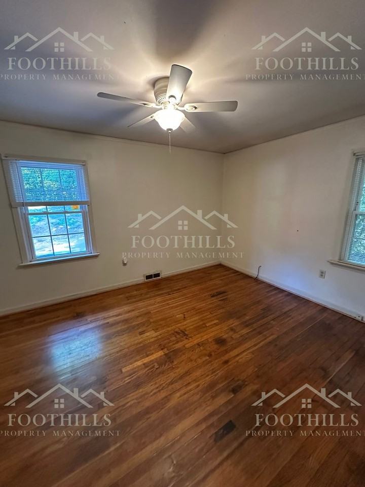 2215 Bellview Rd - Photo 3 of 16