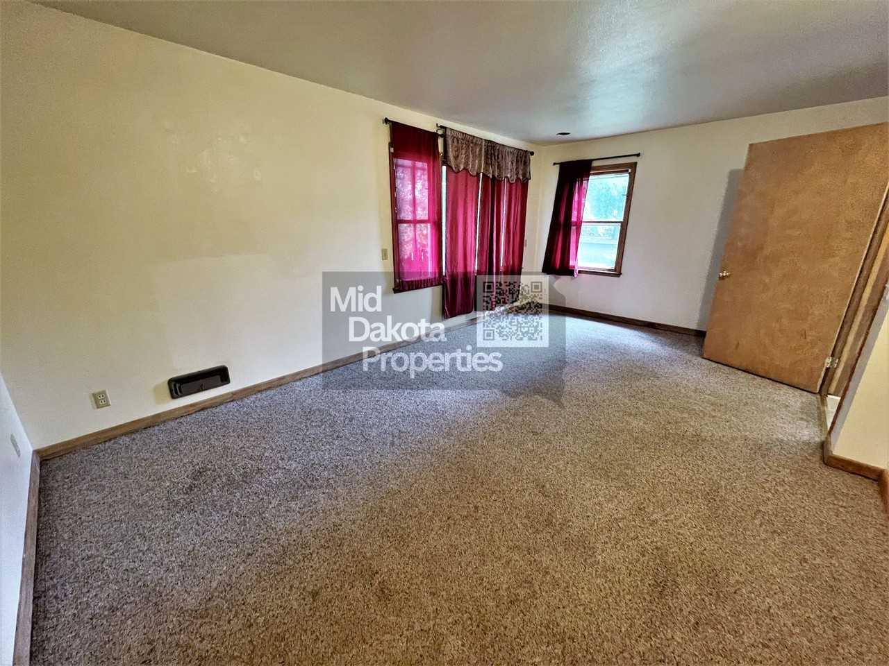 710 S Wisconsin St - Photo 4 of 27
