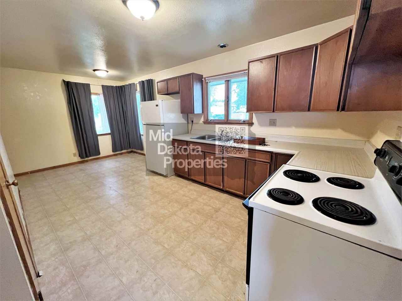 710 S Wisconsin St - Photo 5 of 27