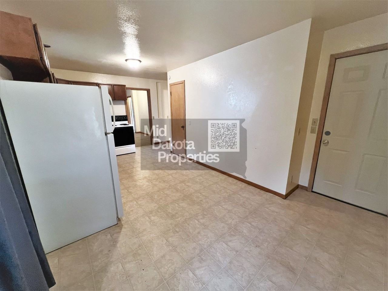 710 S Wisconsin St - Photo 6 of 27