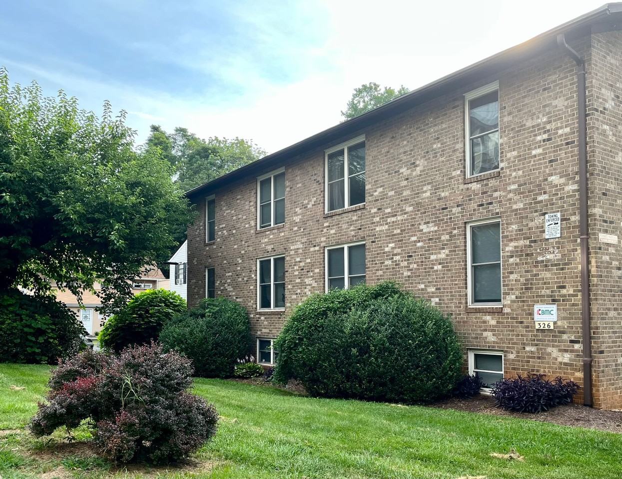 15th Street Apartments Available! - Photo 2 of 4