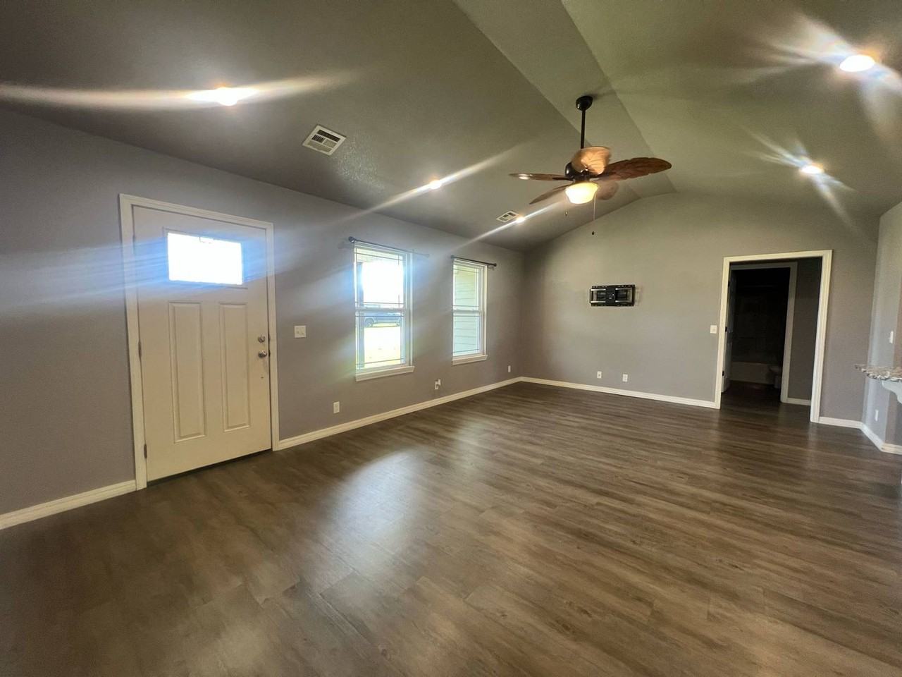 13731 Pella Ln - Photo 3 of 23