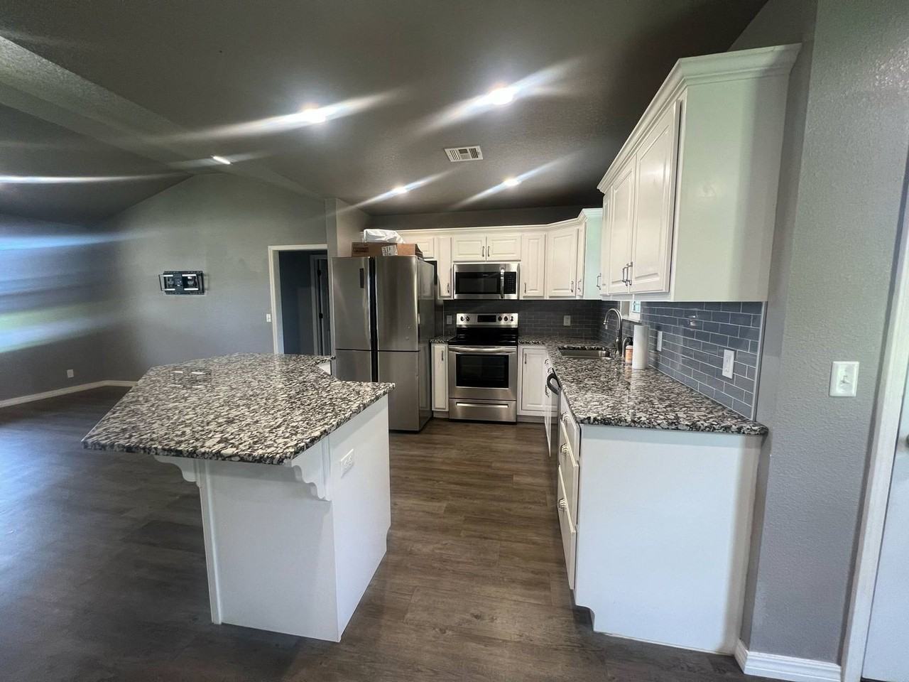 13731 Pella Ln - Photo 4 of 21