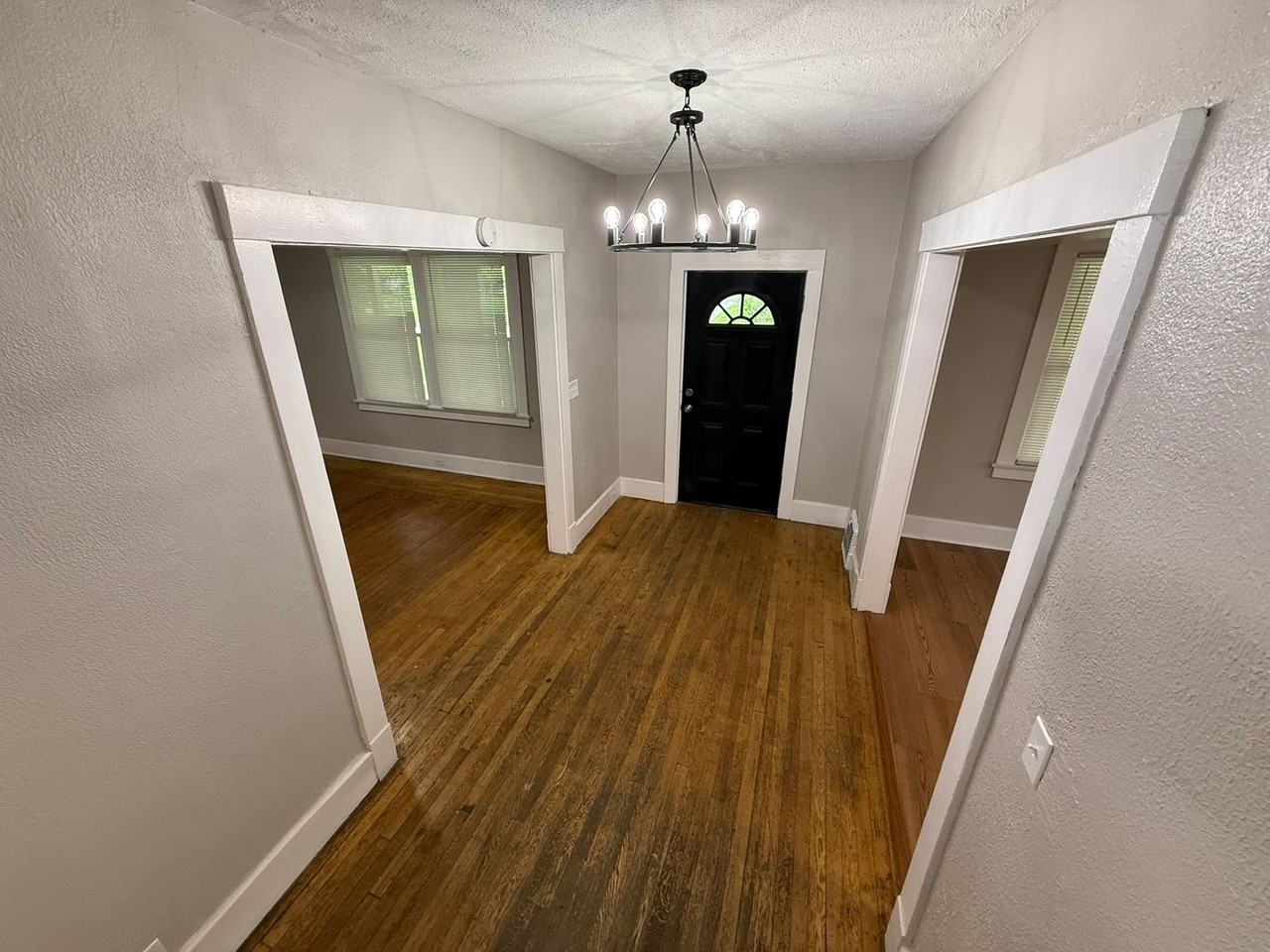 433 Norwood Ave - Photo 4 of 22