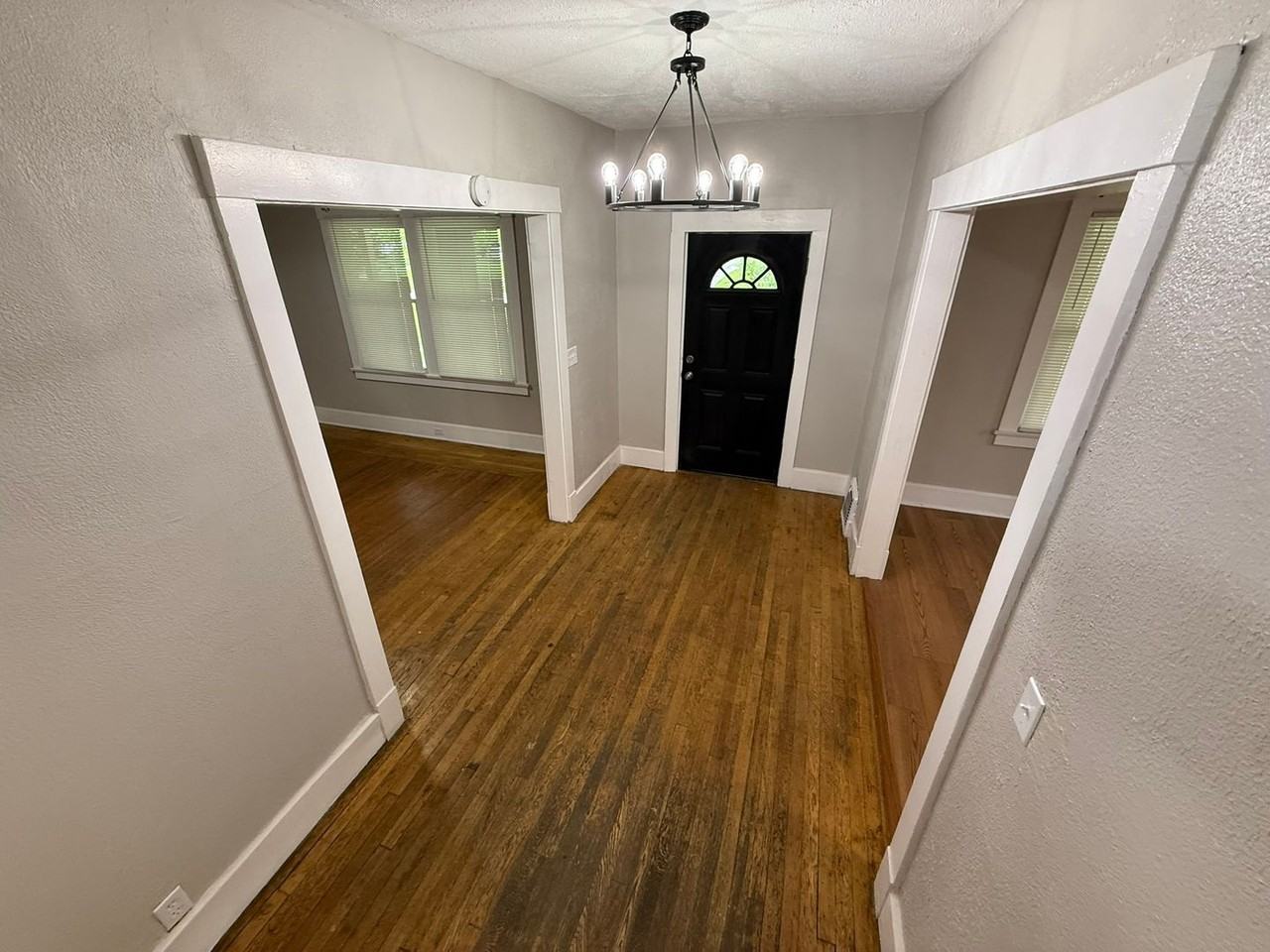 433 Norwood Ave - Photo 5 of 22
