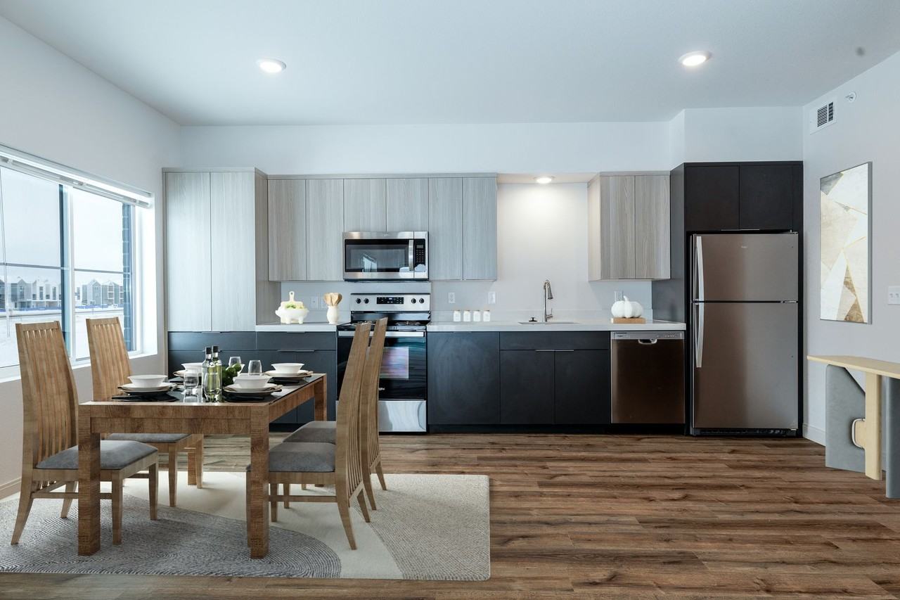 1 Bedroom & 1 Bedroom + Den at UC! - Photo 3 of 14