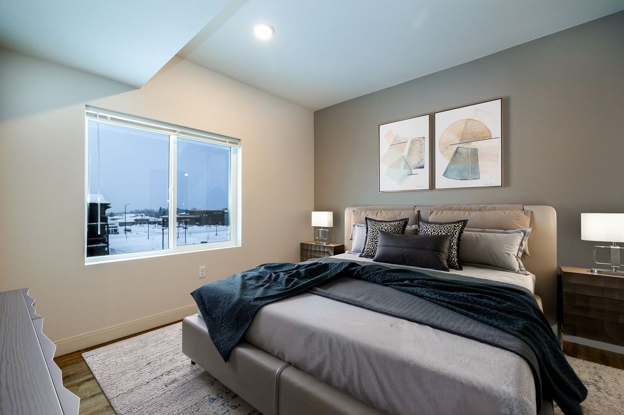 1 Bedroom & 1 Bedroom + Den at UC! - Photo 6 of 14